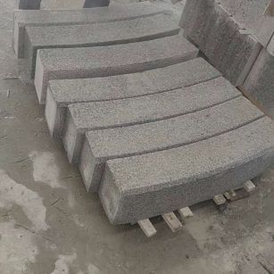 杭州芝麻白弧形路牙石