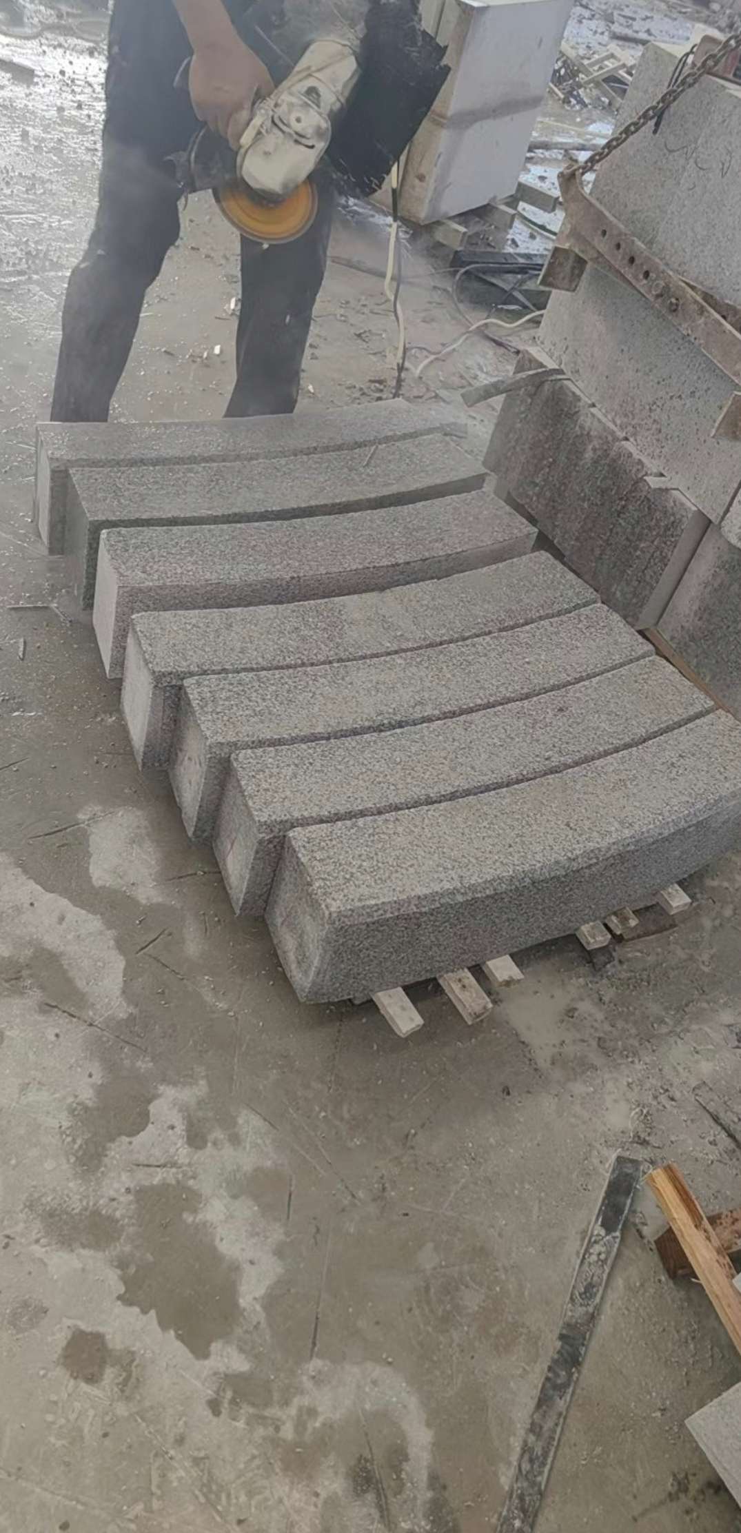 杭州芝麻白弧形路牙石